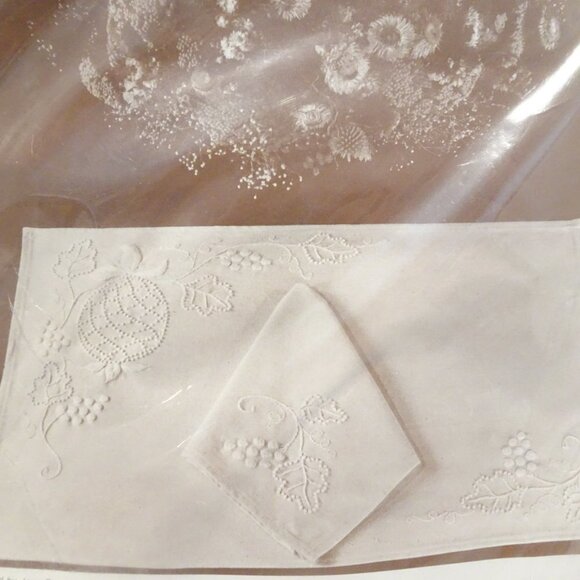 Cathy Needlecraft Candlewickery Pineapple Placemat/Napkins Set of 4 NEW - Picture 4 of 6